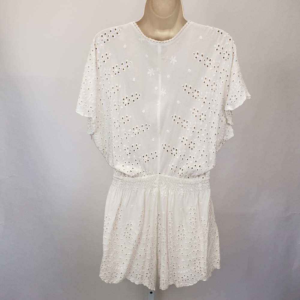 Tobi White Romper eyelet v-neck scallop edges size small - Picture 5 of 11